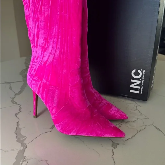 Pinky Boot - Picture 2 of 4